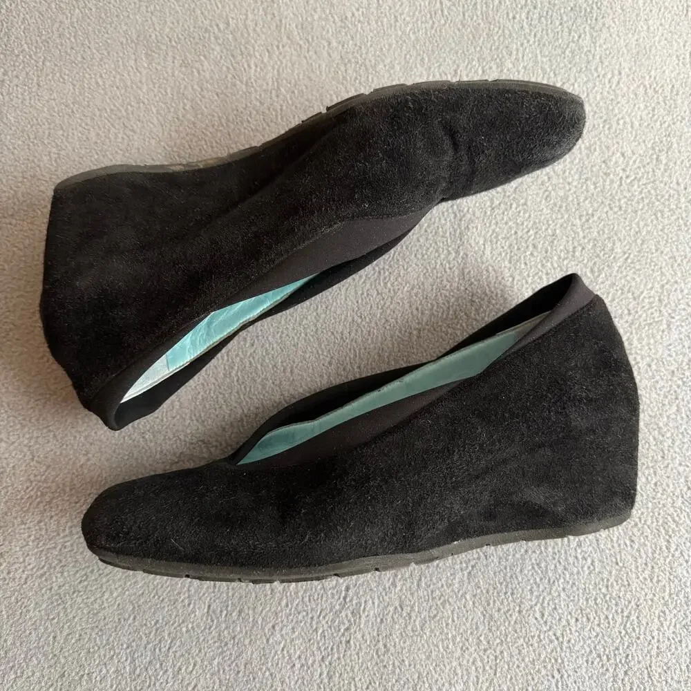 Thierry Rabotin Suede Wedges 39 Black Artsy‎ Round Toe Minimalist Chic Boho